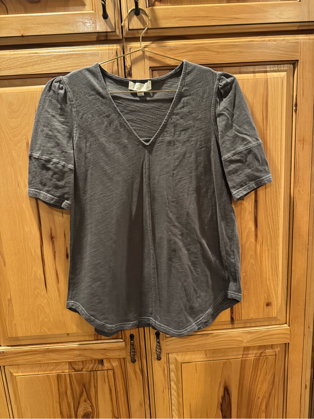 Women's Gray V-Neck Short Sleeve Top